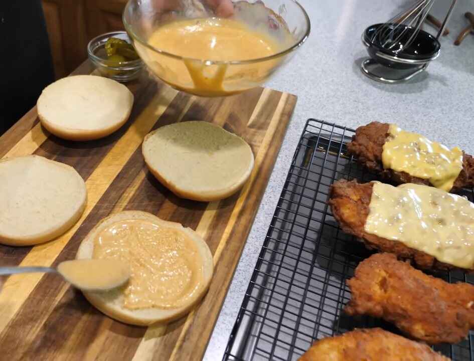 Spread the sauce on bread assembling