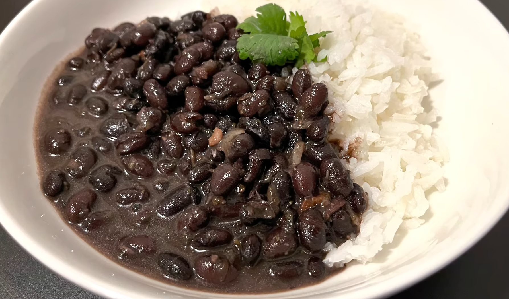 Best Cuban Black Beans Recipe (Sopa de Frijoles Negros) Easy