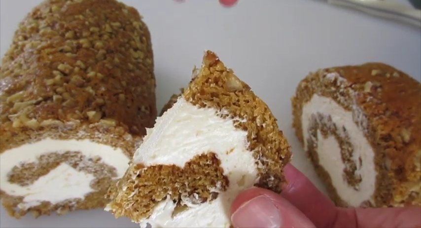 Libby’s Pumpkin Roll Recipe: Dessert with Cream Cheese Filling